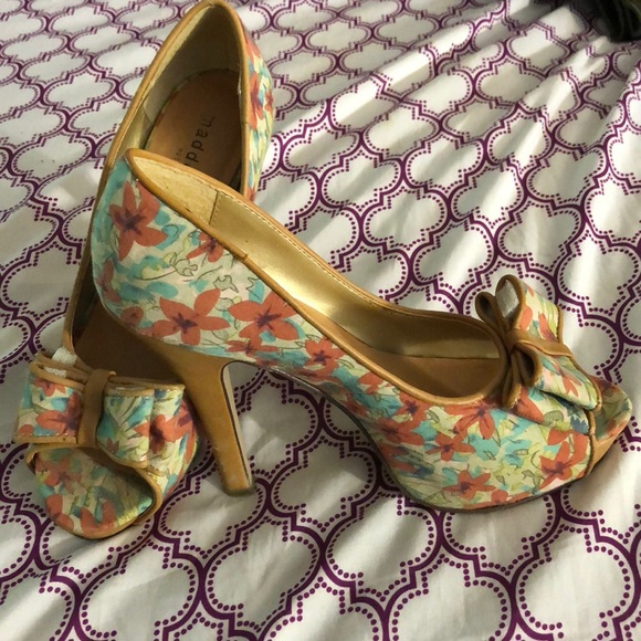 Steve Madden floral heels with bow - Picture 2 of 2